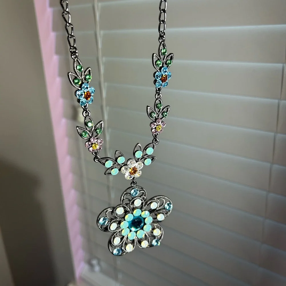 Sparkling Flower Crystals Necklace + Earrings Set - Picture 6 of 9